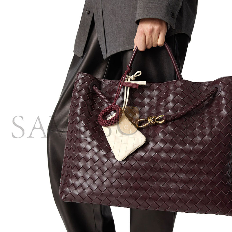 BOTTEGA VENETA LETTER O CHARM 844688V3D812240 BOTTEGA VENETA LETTER O CHARM 844688V3D812240